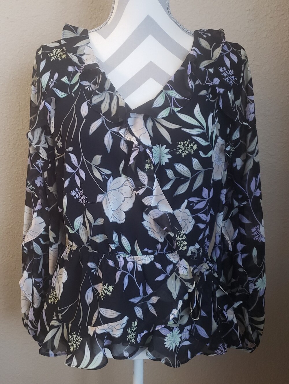 NWOT Calvin Klein Floral Ruffle Sleeve Top